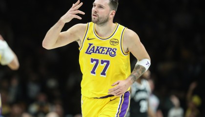 提前退赛！里夫斯：东契奇是队里最佳也是进攻核心 我们需要他