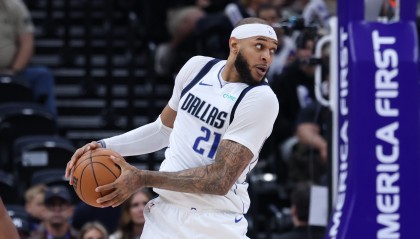 半岛体育官网-TA记者：多队想升级中锋 猛龙、老鹰和绿军等队有意加福德